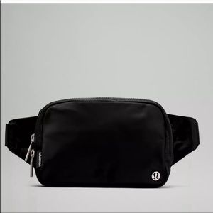 NWT LULULEMON EVERYWHERE BELT BAG